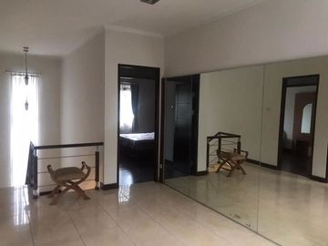 5 Bedroom House for sale