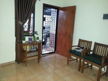 Dijual Rumah dengan Bangunan MINIMALIS di Batununggal Jelita Bandung, Sirkulasi Udara sangat OKEE