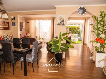 Casa en Venta en Ciudad del Este, Condominio Las Palmas.