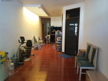 Rumah Wisma Mukti Surabaya, Strategis Hadap Selatan