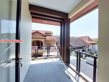RUMAH DI JALAN KALIURANG KM 7 SINDUHARJO SLEMAN DEKAT UGM