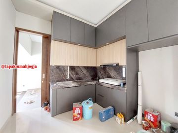 RUMAH DI JALAN KALIURANG KM 7 SINDUHARJO SLEMAN DEKAT UGM