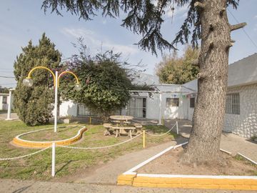 CASA 4 AMBIENTES QUINCHO BARRIO CERRADO JARDIN 2 LOTES