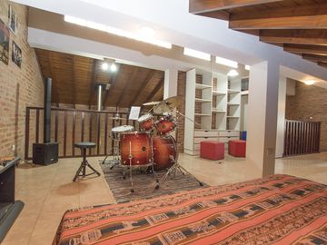 CASA 4 AMBIENTES QUINCHO BARRIO CERRADO JARDIN 2 LOTES