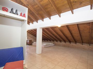 CASA 4 AMBIENTES QUINCHO BARRIO CERRADO JARDIN 2 LOTES