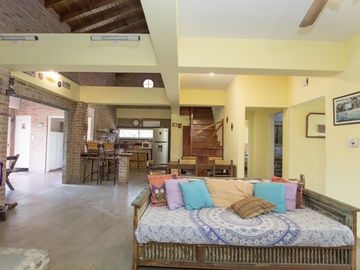 CASA 4 AMBIENTES QUINCHO BARRIO CERRADO JARDIN 2 LOTES
