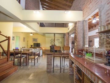 CASA 4 AMBIENTES QUINCHO BARRIO CERRADO JARDIN 2 LOTES