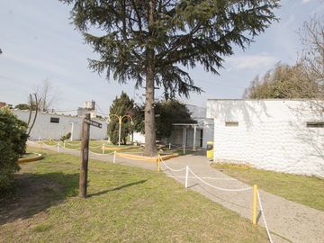 CASA 4 AMBIENTES QUINCHO BARRIO CERRADO JARDIN 2 LOTES