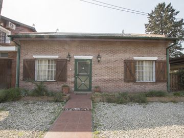 CASA 4 AMBIENTES QUINCHO BARRIO CERRADO JARDIN 2 LOTES