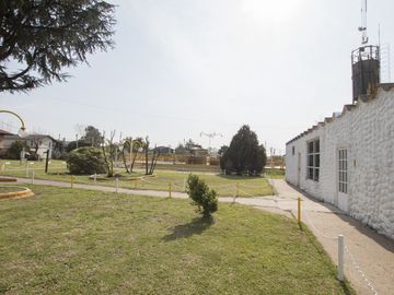 CASA 4 AMBIENTES QUINCHO BARRIO CERRADO JARDIN 2 LOTES