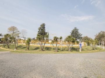 CASA 4 AMBIENTES QUINCHO BARRIO CERRADO JARDIN 2 LOTES