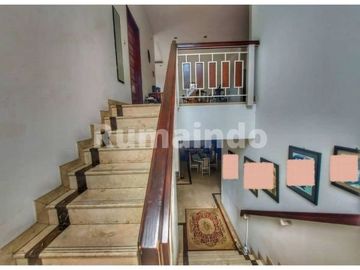 Dijual Rumah Mewah Ada Kolam Renang di Komplek Kesehatan Pesanggrahan Jakarta Selatan