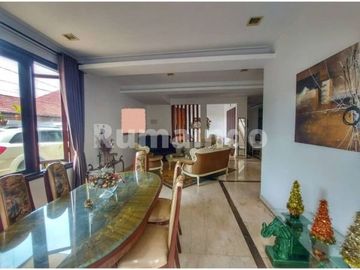 Dijual Rumah Mewah Ada Kolam Renang di Komplek Kesehatan Pesanggrahan Jakarta Selatan