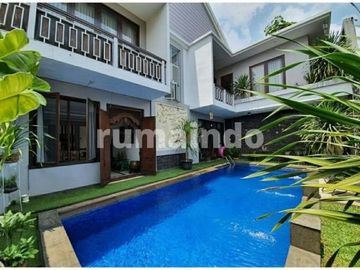 Dijual Rumah Mewah Ada Kolam Renang di Komplek Kesehatan Pesanggrahan Jakarta Selatan