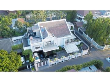 Dijual Rumah Mewah Ada Kolam Renang di Komplek Kesehatan Pesanggrahan Jakarta Selatan
