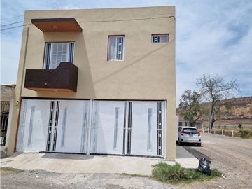 3 DEPARTAMENTOS EN ESQUINA NOGAL, COL LOS ARCOS, JIQUILPAN MICHOACAN