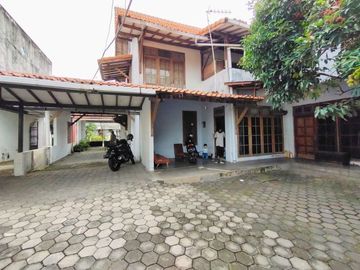Rumah Super Luas Dalam Kota 1000 Meter