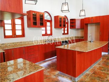 GANGA! Se Vende Hermosa casa en Altos del María - Potencial de Airbnb