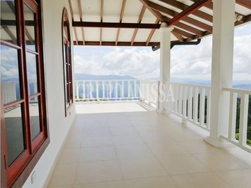 GANGA! Se Vende Hermosa casa en Altos del María - Potencial de Airbnb
