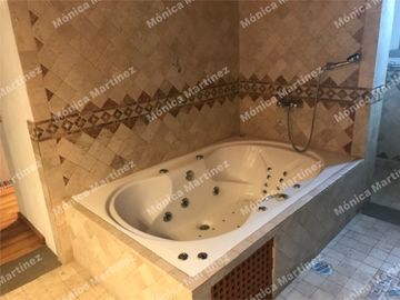Residencia en renta en el Club de Golf los Encinos