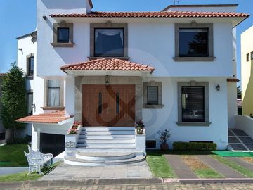 Casa en venta en Club de Golf los Encinos