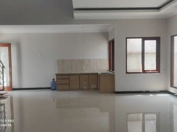 Rumah baru 2 Lantai jalan kabupaten dalam ringroad