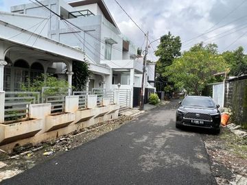 Dijual rumah lama di kemanggisan