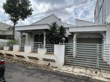 Dijual rumah lama di kemanggisan