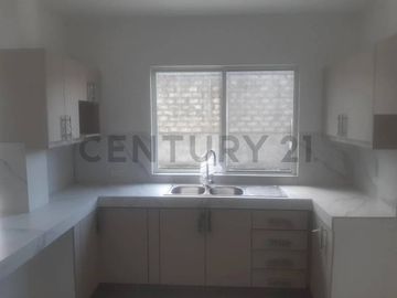 Venta Casa de Estreno en Urbanización Portón Del Rio IvoZ