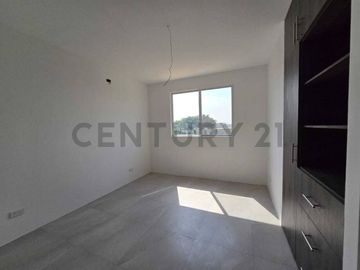 Venta Casa de Estreno en Urbanización Portón Del Rio IvoZ