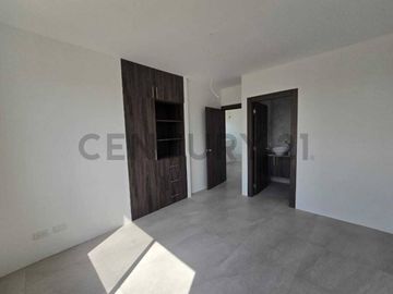 Venta Casa de Estreno en Urbanización Portón Del Rio IvoZ