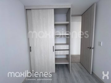 apartamento en arriendo en los colores. Cod A72561