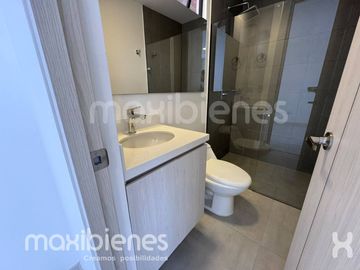 apartamento en arriendo en los colores. Cod A72561