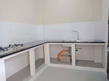 Rumah Manis Minimalis 2 lantai jalan lebar parkir mobil luas