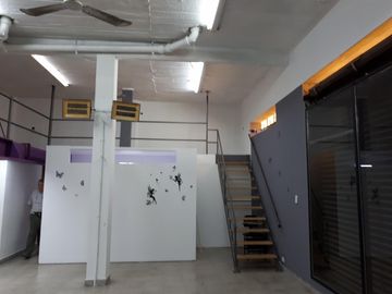 Venta de dos locales en Isidro Casanova