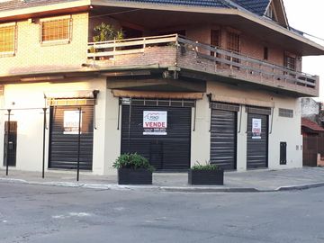 Venta de dos locales en Isidro Casanova