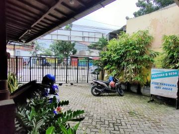 Dijual Gudang/tempat usaha di jln utama Wolter Monginsidi Pedurungan Semarang