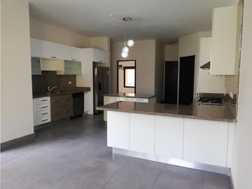 SEA CONFIABLE VENDE CASA EN ANTIGUA COSTA DEL ESTE NEGOCIABLE !!