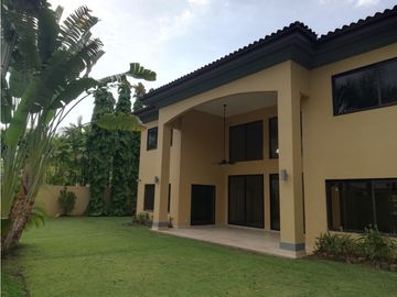SEA CONFIABLE VENDE CASA EN ANTIGUA COSTA DEL ESTE NEGOCIABLE !!