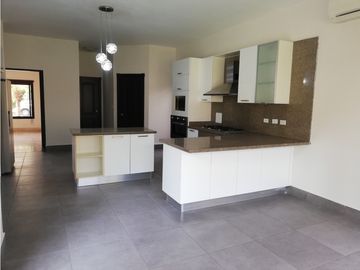 SEA CONFIABLE VENDE CASA EN ANTIGUA COSTA DEL ESTE NEGOCIABLE !!