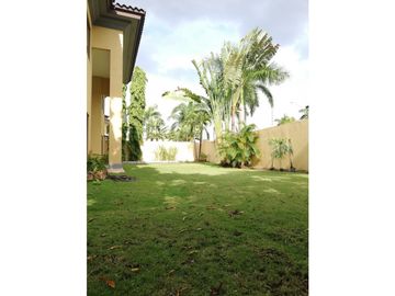 SEA CONFIABLE VENDE CASA EN ANTIGUA COSTA DEL ESTE NEGOCIABLE !!
