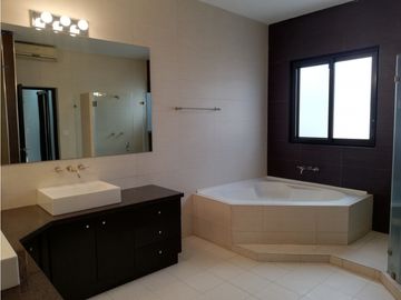 SEA CONFIABLE VENDE CASA EN ANTIGUA COSTA DEL ESTE NEGOCIABLE !!
