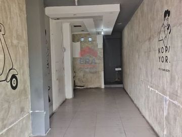 Ruang Usaha Sayap Riau (Cihapit)