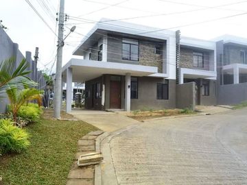 Luxurious Single Attached Houses in Mandaue