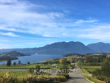 Terreno con increíble vista al lago Panguipulli y volcán Villarrica.