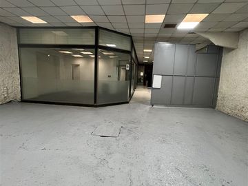 Local Comercial y Galpón en Arriendo. Santiago Centro.