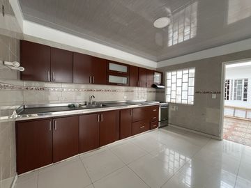 casa en venta en el gran limonar. Cod V16931