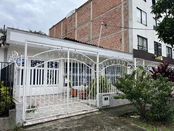 casa en venta en el gran limonar. Cod V16931