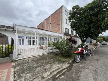 casa en venta en el gran limonar. Cod V16931