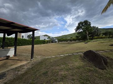 VENTA LOTE EN CONDOMINIO EN ALTO MENGA. Cod V6877